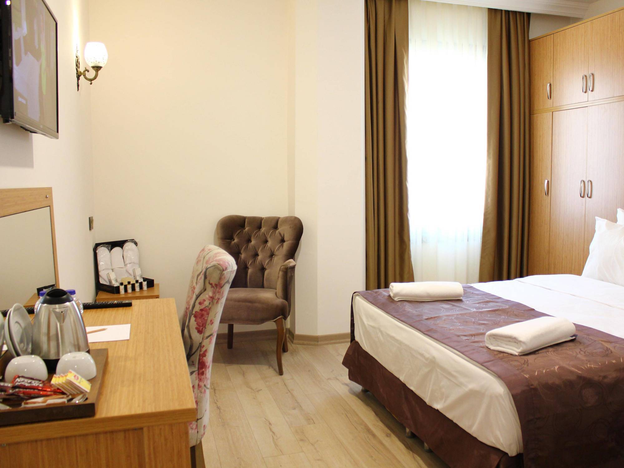 Realist Hotel Istanbul Exteriör bild