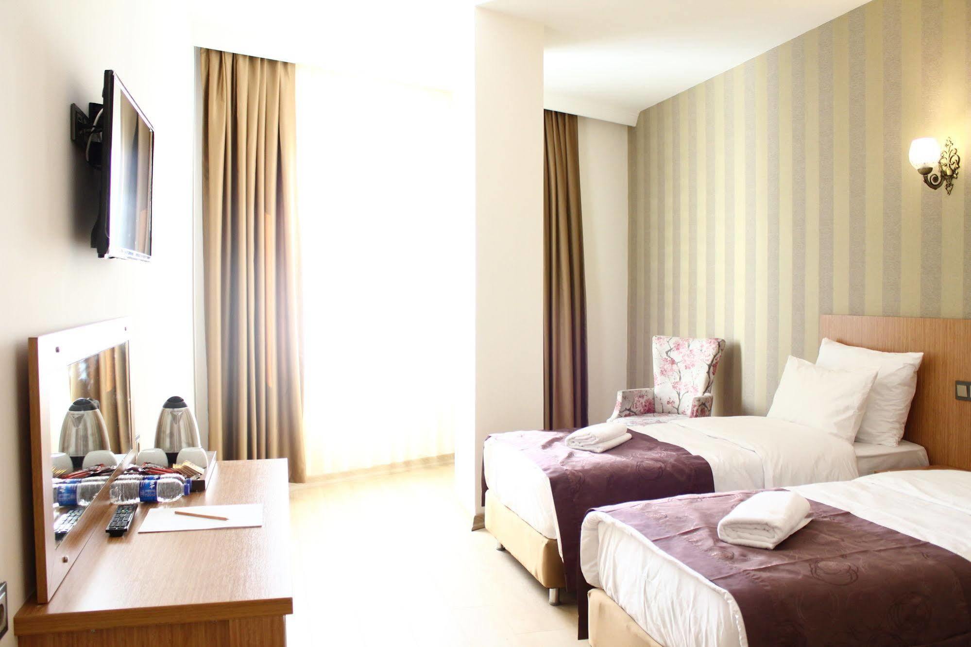Realist Hotel Istanbul Exteriör bild